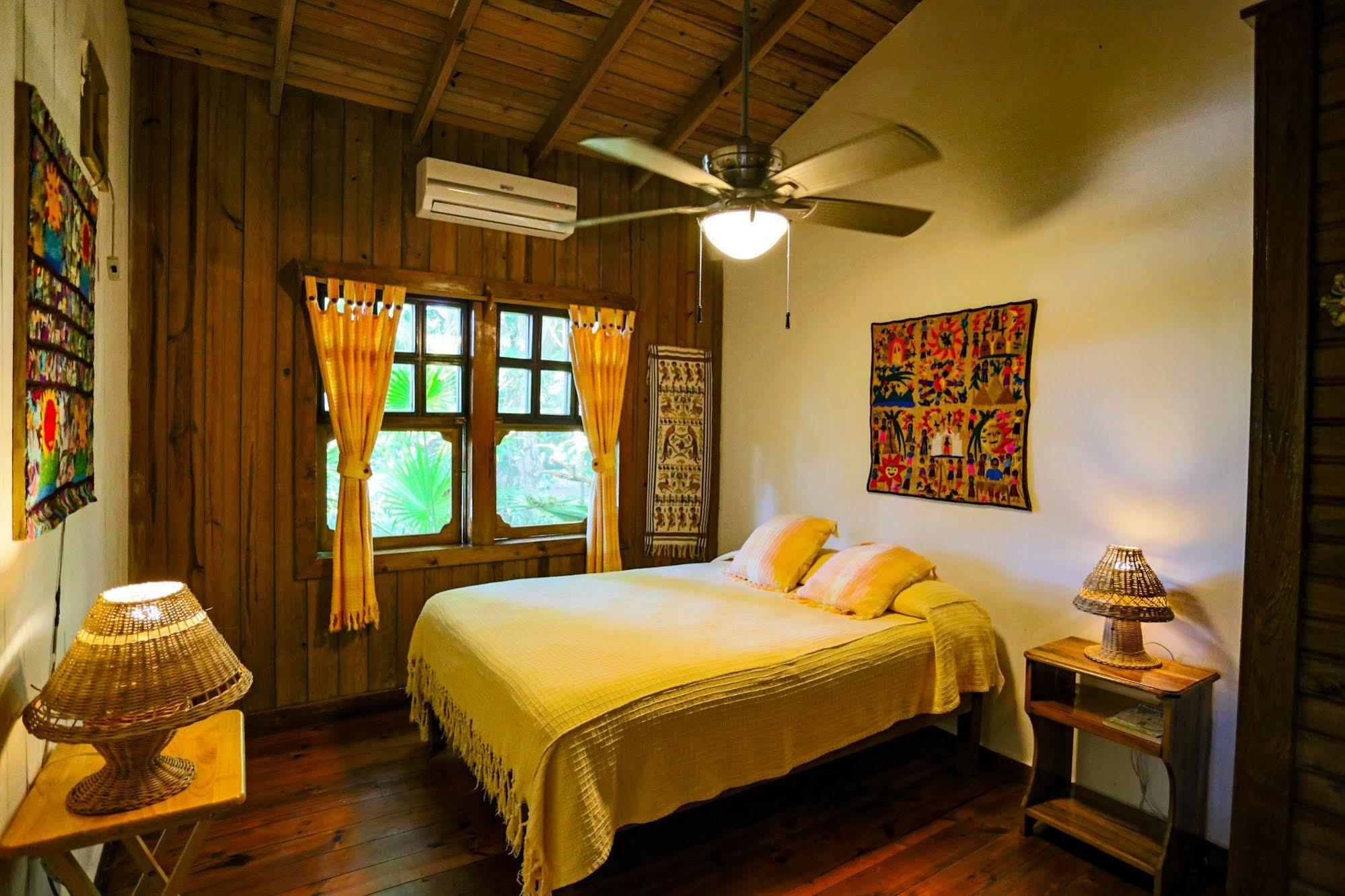 Hotel Posada Arco Iris West End Exterior foto